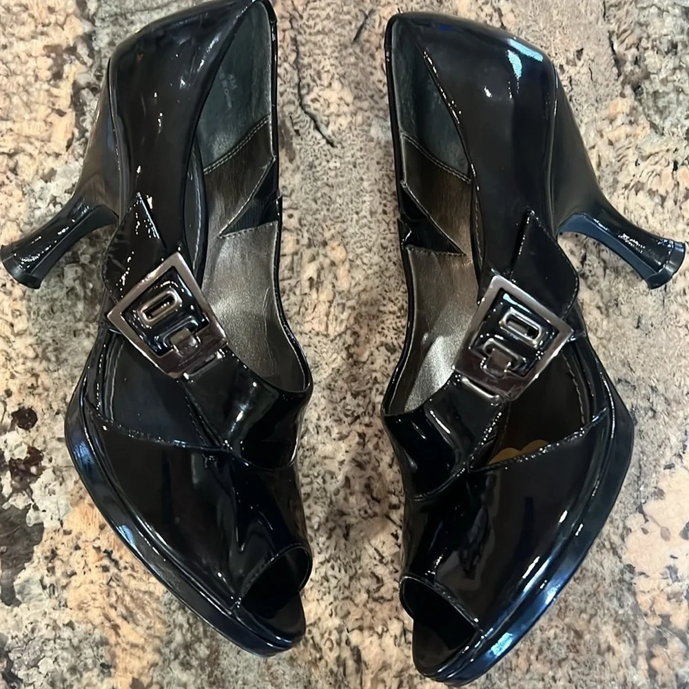Paolo Black Patent Leather Heels with Sleek Design